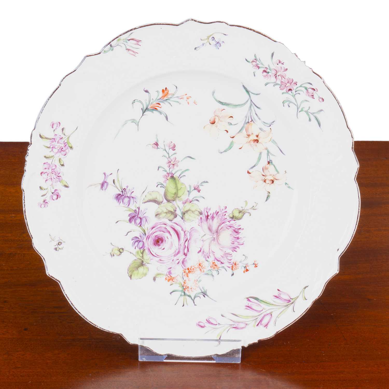Lot 168 - An 18th century Chelsea porcelain plate